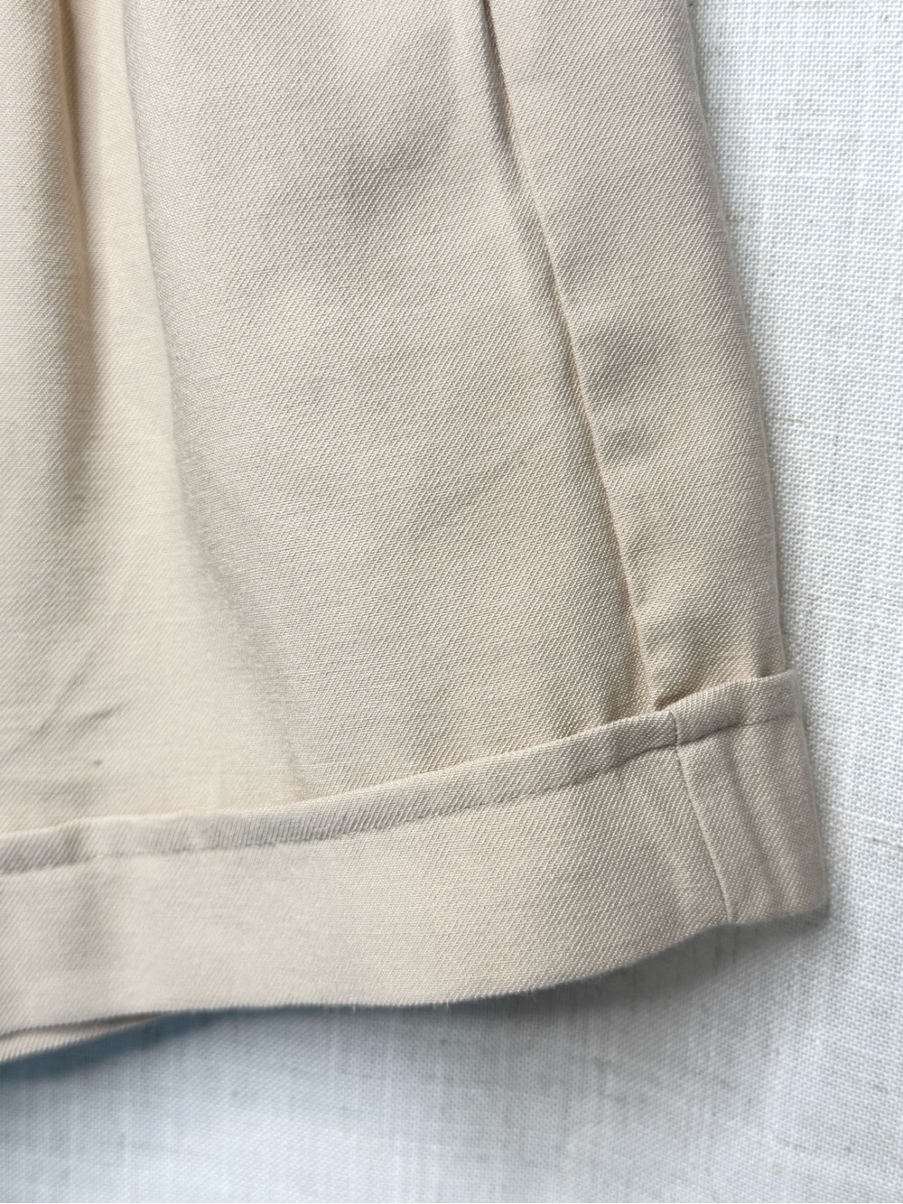 Nonchalant Label Pleated Tailored High Waist Shorts Cream XS - Picture 6 of 14